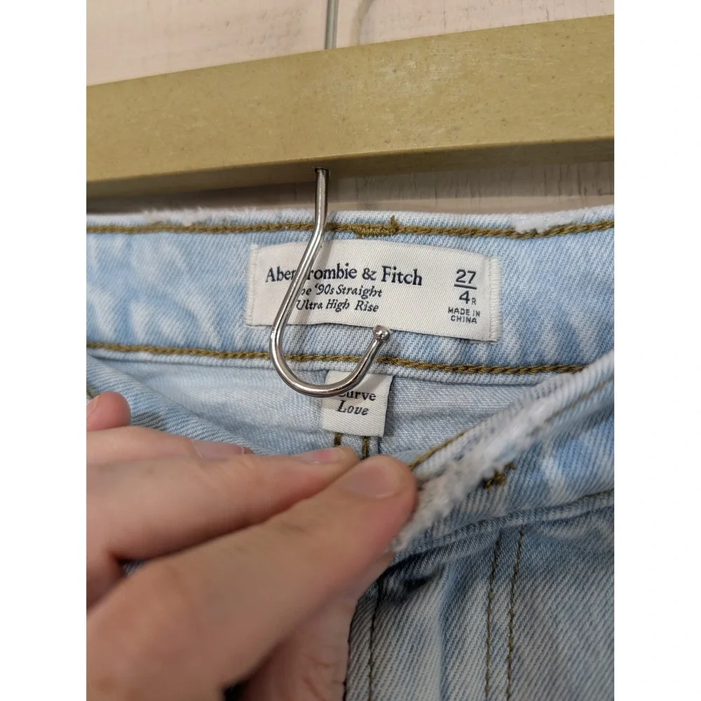 Abercrombie Curve Love 90s Straight Ultra High Rise Carpenter Jeans Light Wash - Picture 10 of 10
